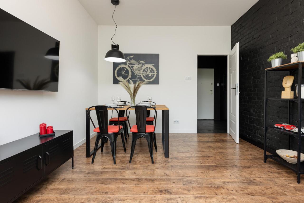 Stylish & Trendy 1 Bedroom Apartment Wola With Parking By Renters Варшава Экстерьер фото