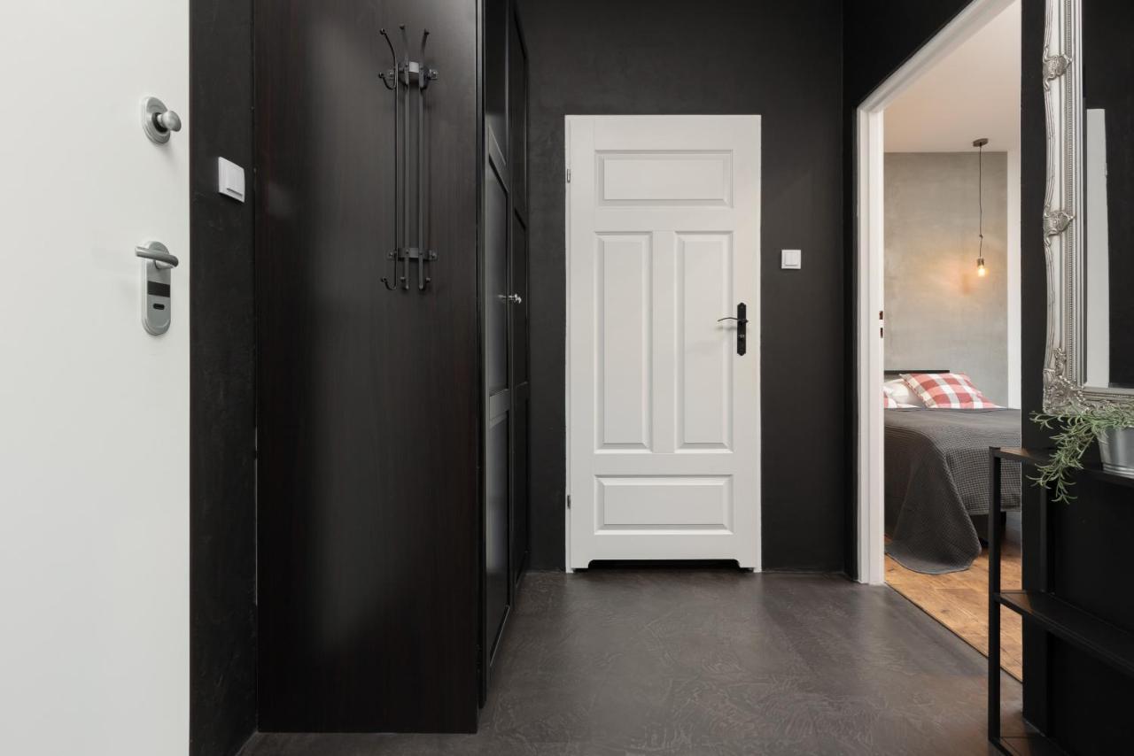 Stylish & Trendy 1 Bedroom Apartment Wola With Parking By Renters Варшава Экстерьер фото