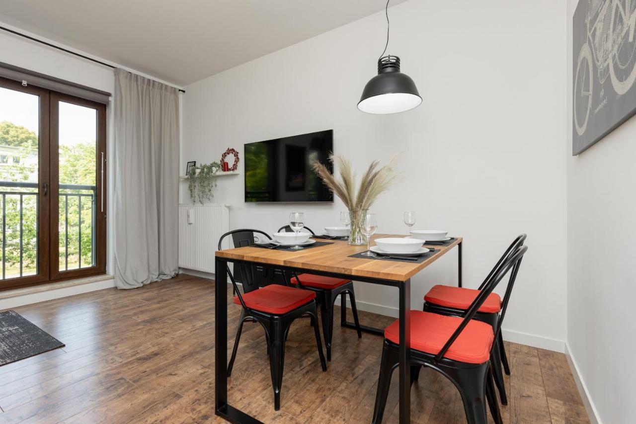 Stylish & Trendy 1 Bedroom Apartment Wola With Parking By Renters Варшава Экстерьер фото